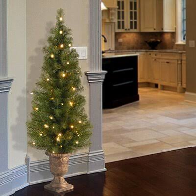 Spruce Green Artificial Christmas Tree with 50 Lights S808