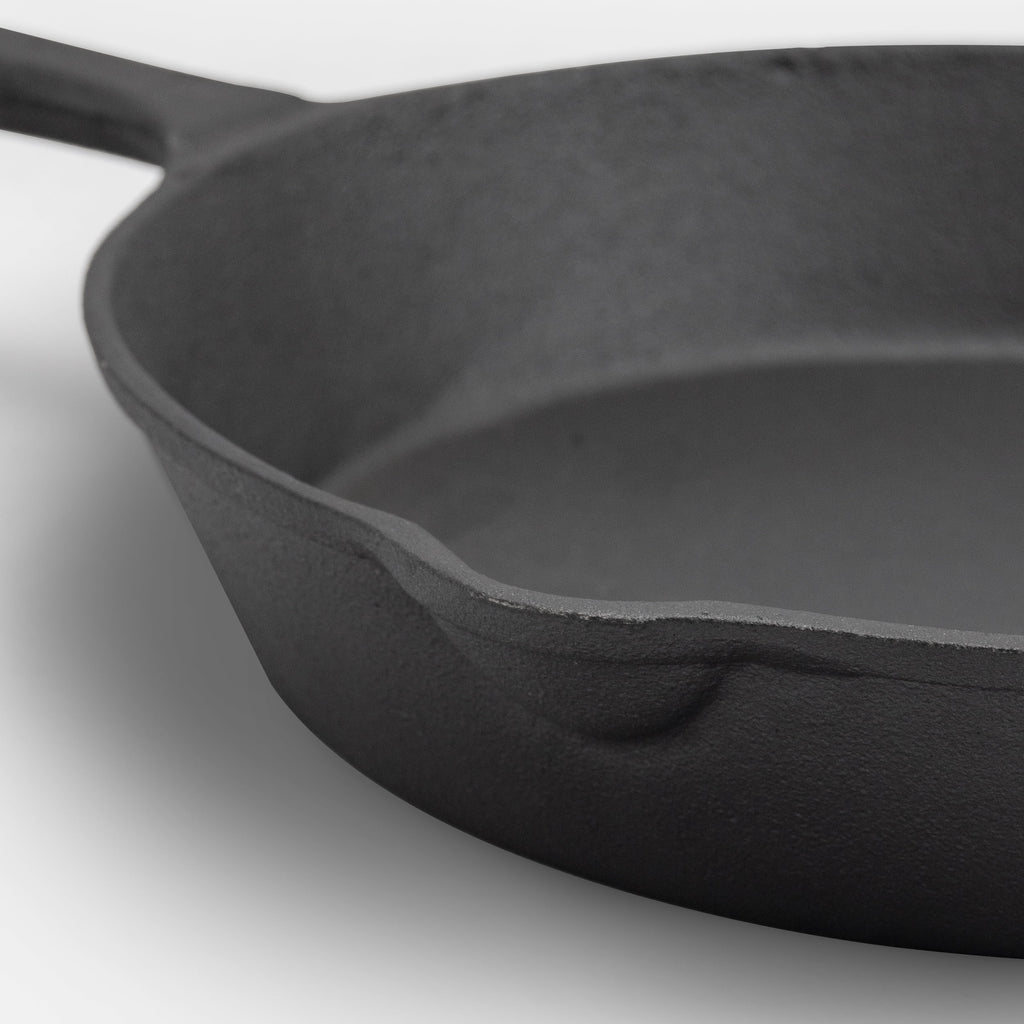 3 Pc Cast Iron Skillet Set O763778