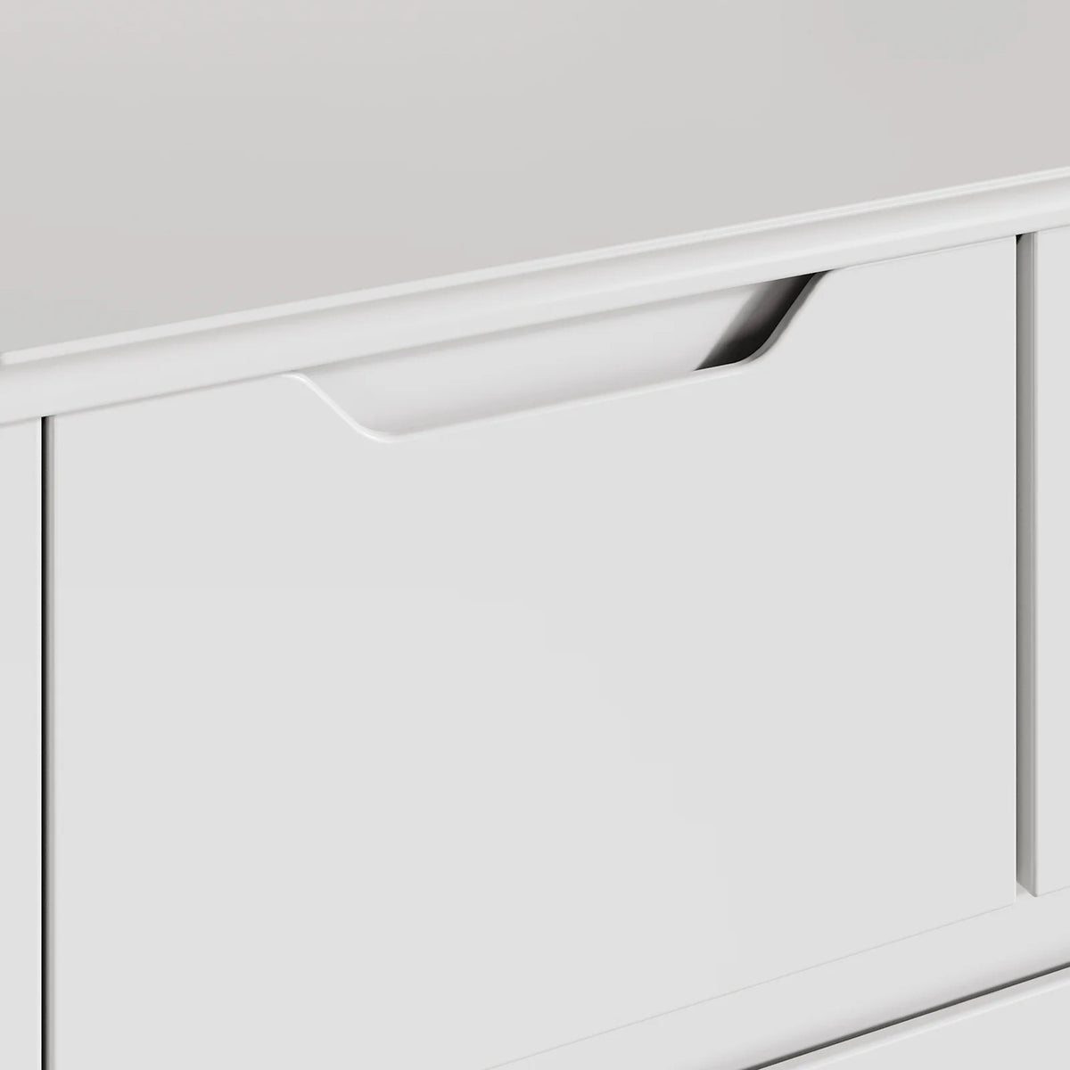 White 5 Drawer Wood Dresser V402
