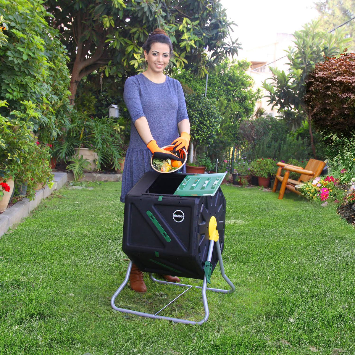 28 Gal Black Garden Composter with Hand Tool Kit Y301