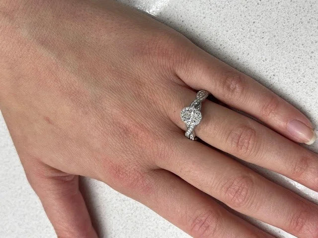 14k White Gold Diamond Halo Engagement Ring Size 7 J166